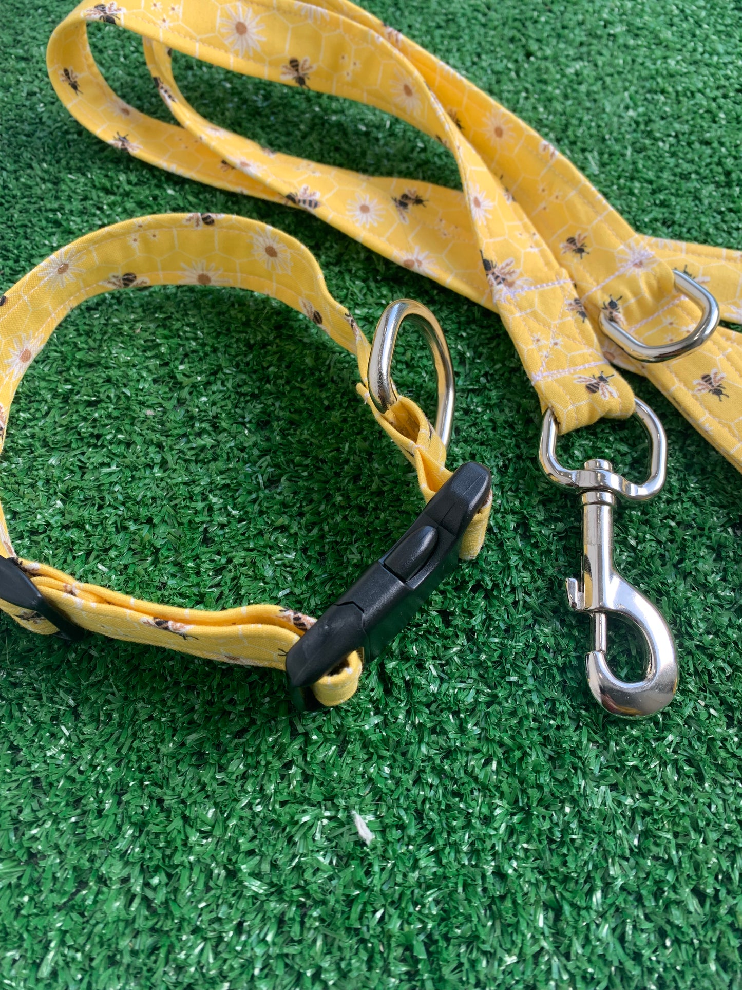 Quick Release Pet Collar - Yellow Bees