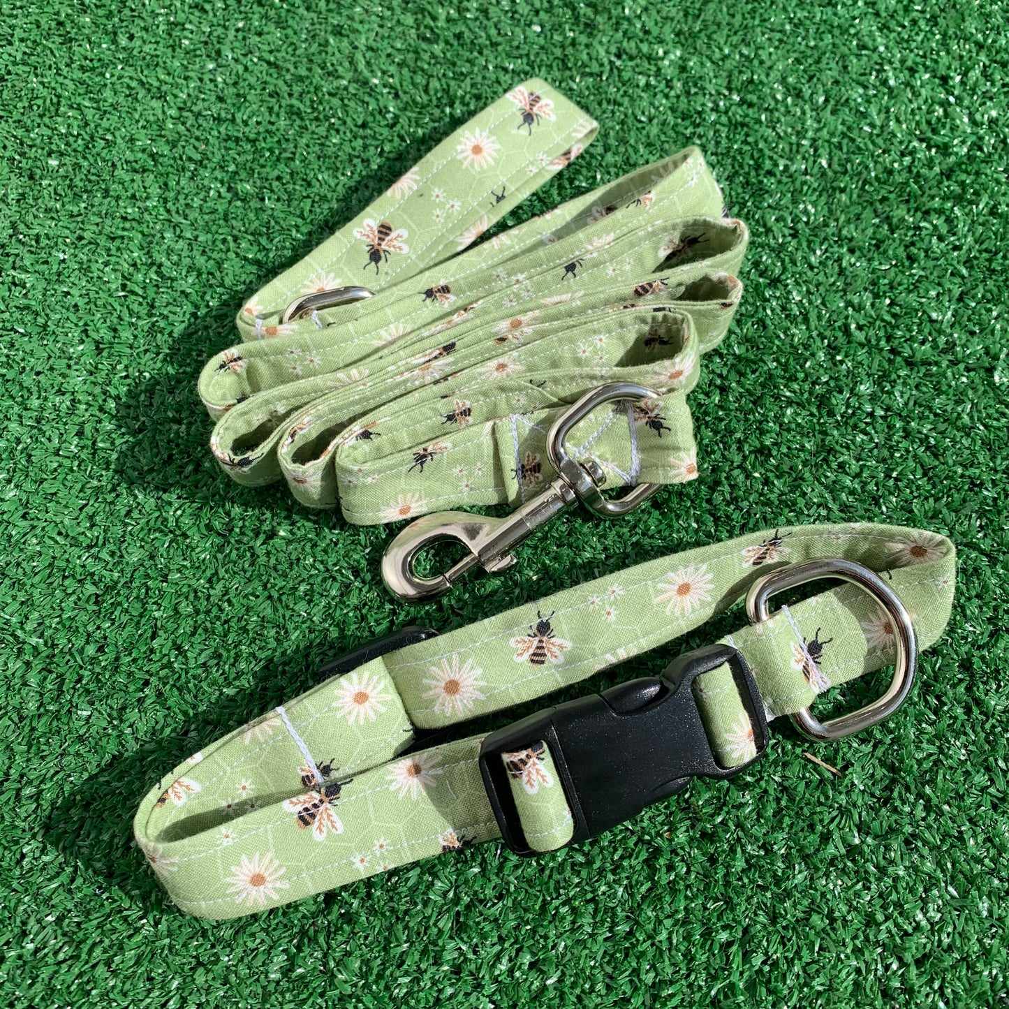 Quick Release Pet Collar - Green Bees